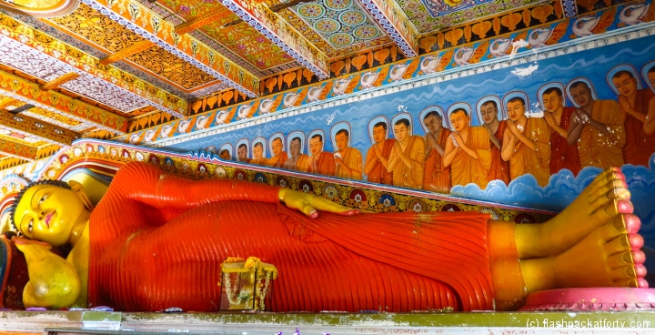 reclining-buddha-isurumuniya-vihara-rock-temple-anuradhapura