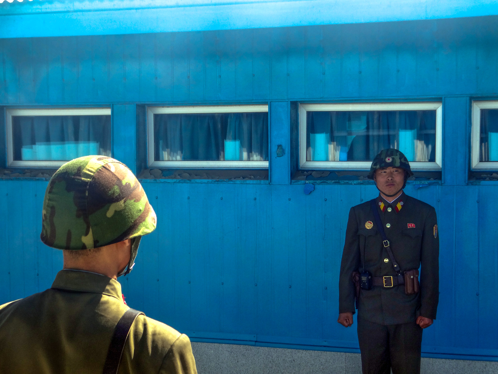 dmz-korea-north-korean-guards
