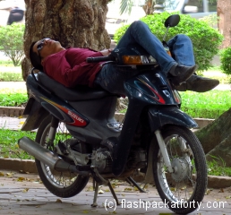 moped-taxi-rests-inn-hanoi-sun