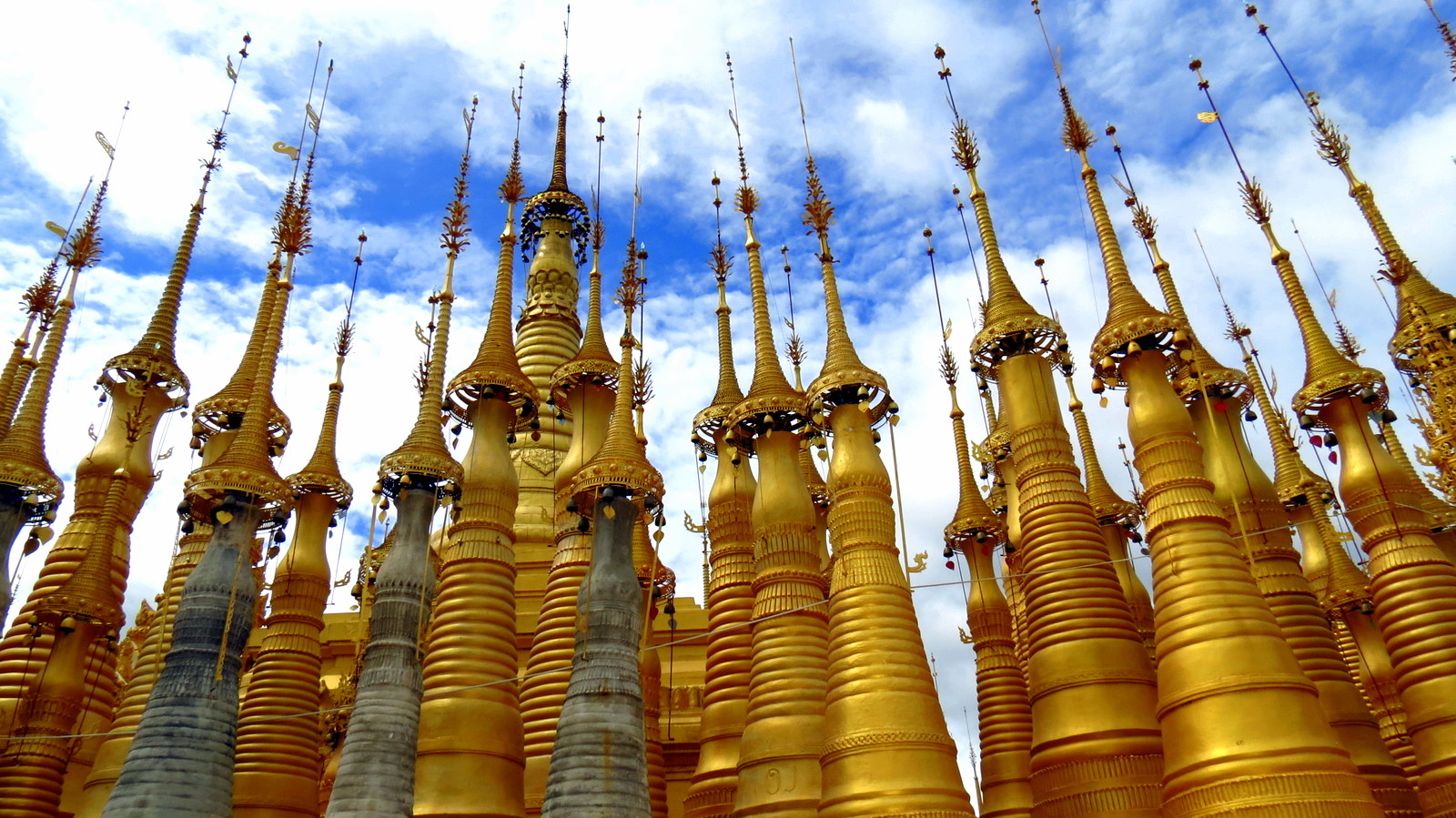 inn-thein-stupas-golden