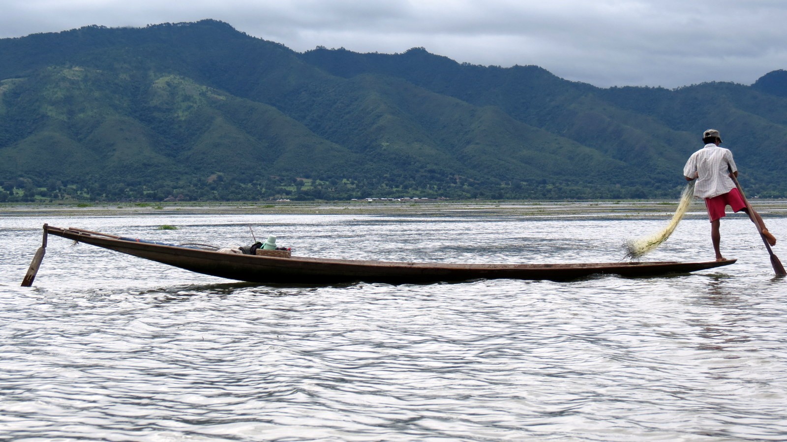 leg-rowing-inle-lake