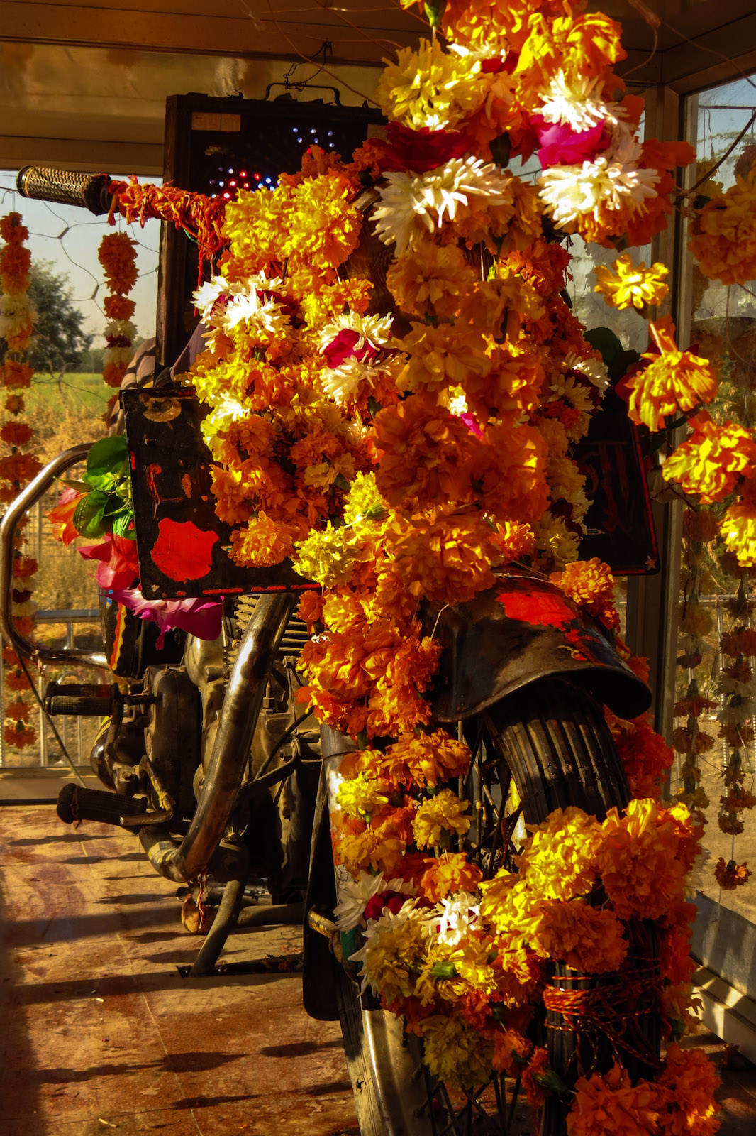 motorcycle-shrine-udaipur-road