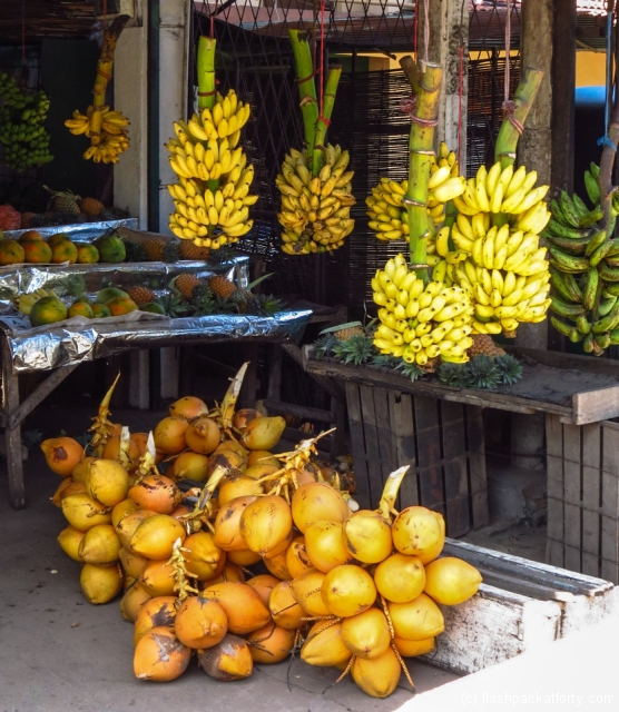 cocnuts-and-bananas-sri-lanka