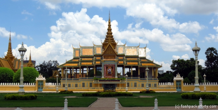 royal-palace-building-phnom-penh