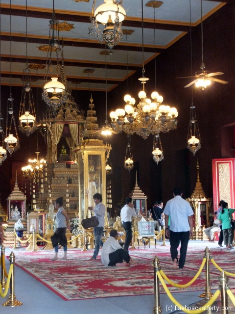 royal-palace-throne-room-phnom-penh