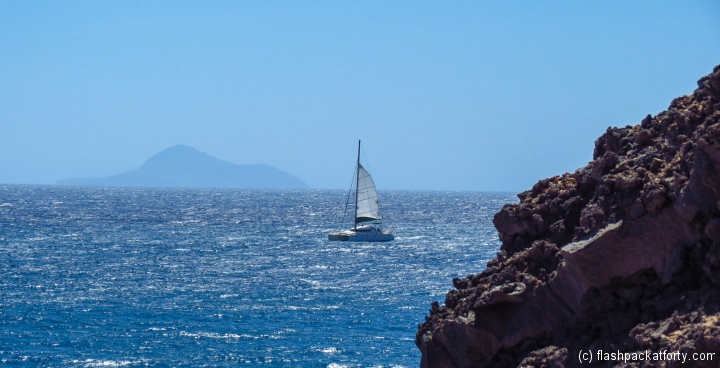 sailboat-at-santorini-bay