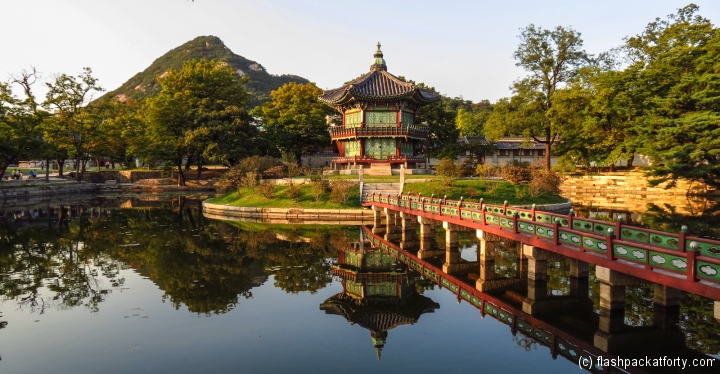 gyeongbokgung-gardens-and-refelecting-lake