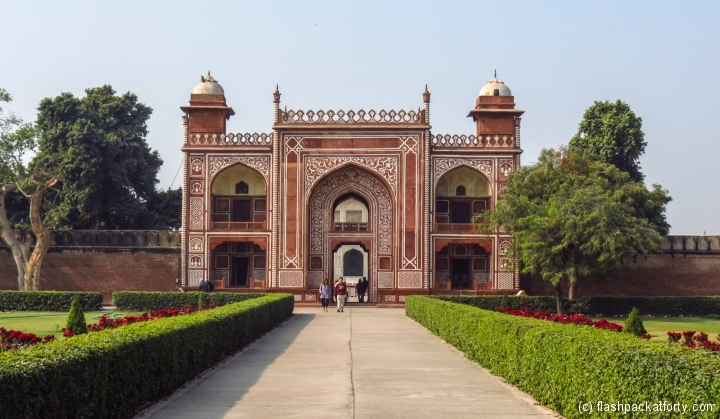 tomb-of-itimad-ud-daulah-entrance-gate-agra-india