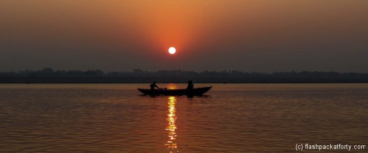 varanasi-sunrise-with-boat