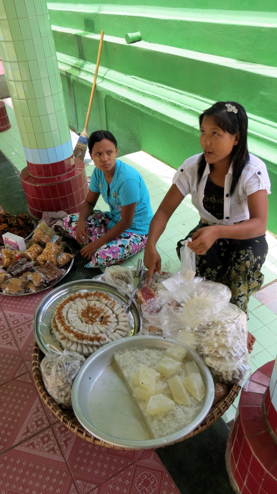rice and coconut cake seller sagaing
