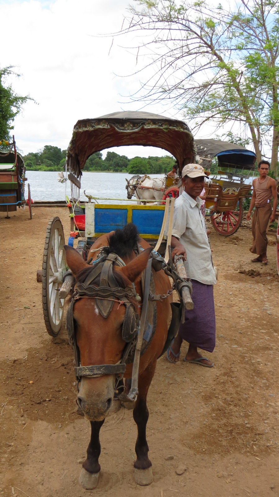inwa-horse-cart