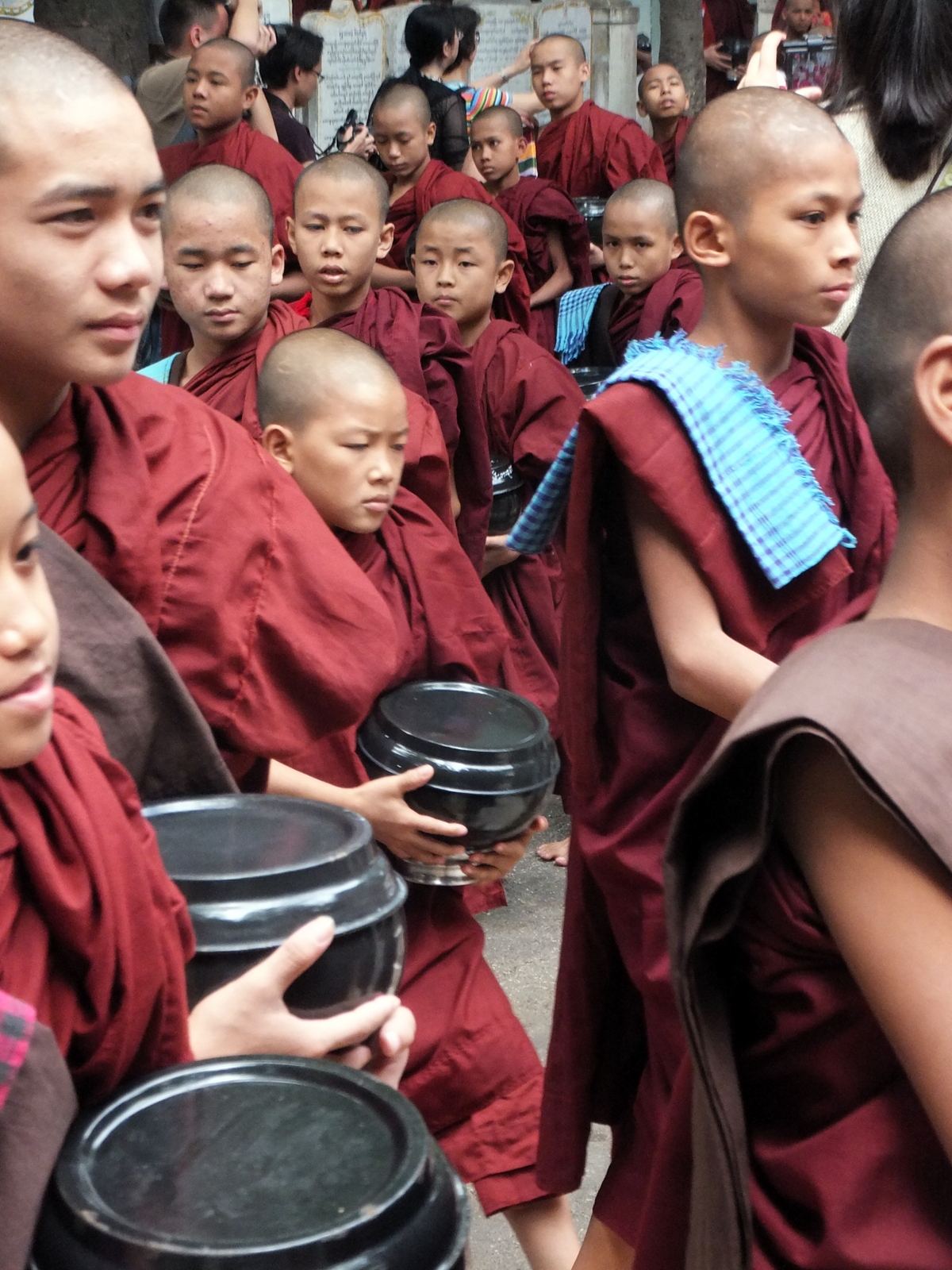 maha-ganayon-kyaung-monks