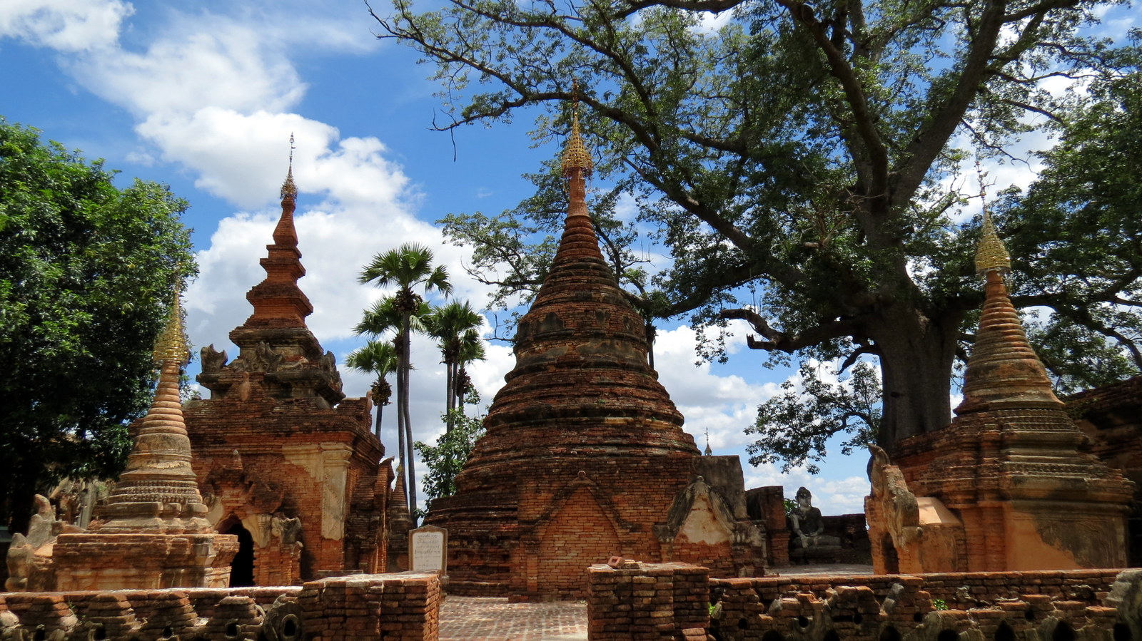 stupas-inwa