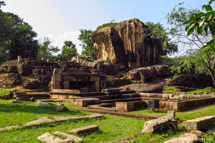 kings-garden-isurumuniya-vihara-rock-temple-anuradhapura