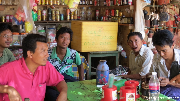 bagan-traders-chatting
