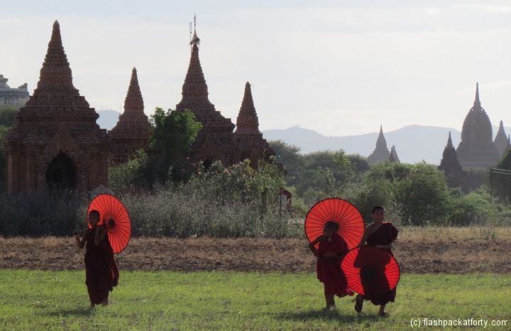 monks-backlit-bagan