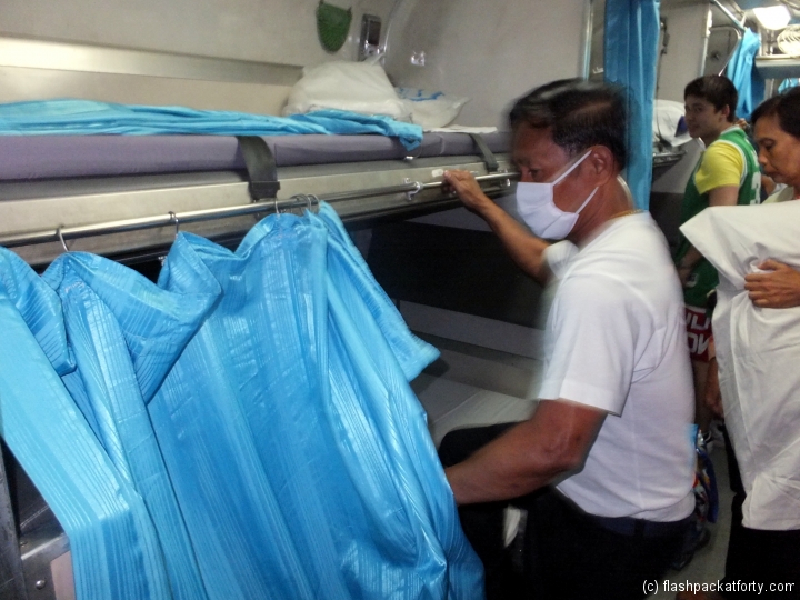 bangkok-butterworth-sleeper-train-bed-making