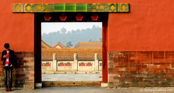 forbidden-city-archway-with-man