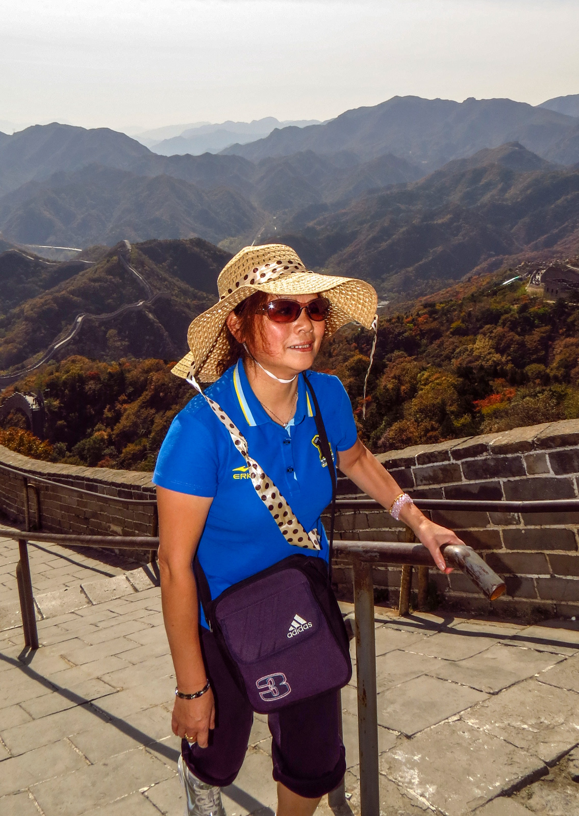 tourist-portrait-great-wall-of-china-badaling