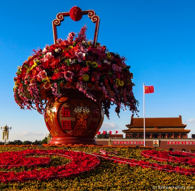 tianamen-flag-and-flowers