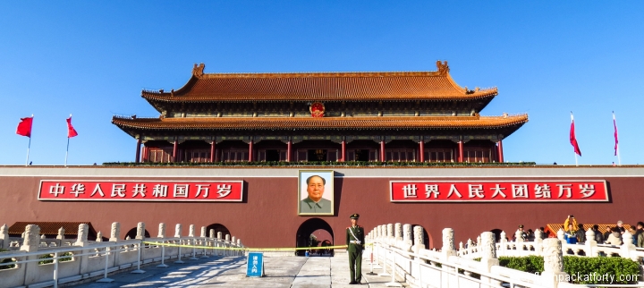 tiananmen-square-building-and-soldier