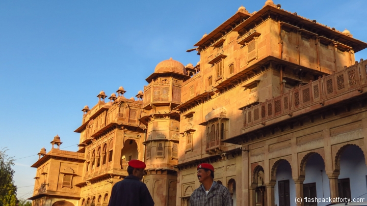 bikaner-palace-guards-and-building