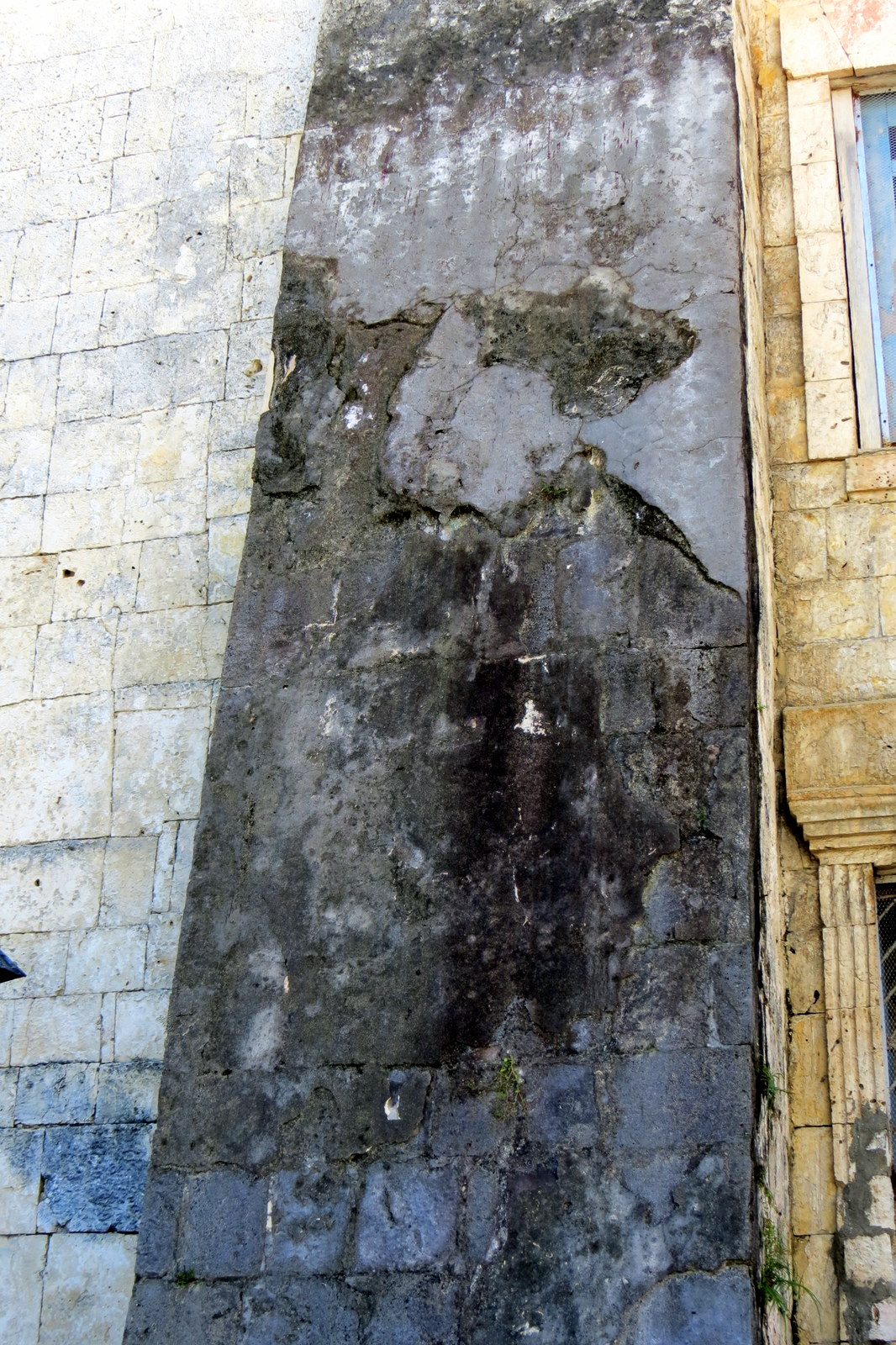 baclayon-church-face-in-wall-bohol