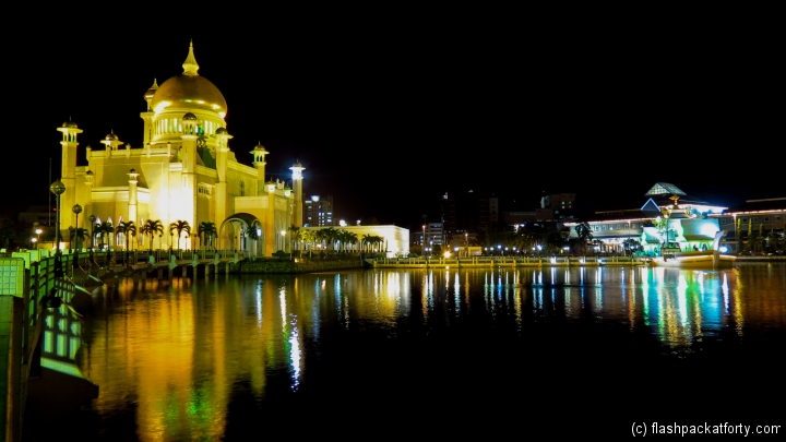 omar-ali-saifuddien-mosque-and-lake-night-reflection