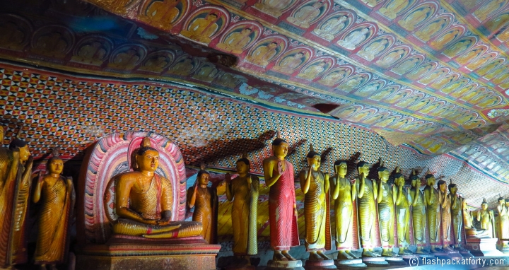 line-of-statues-buddha-dambulla-caves