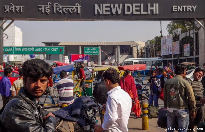 delhi-train-station-entrance