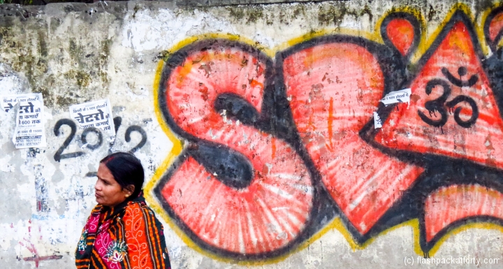 woman-and-graffiti-delhi