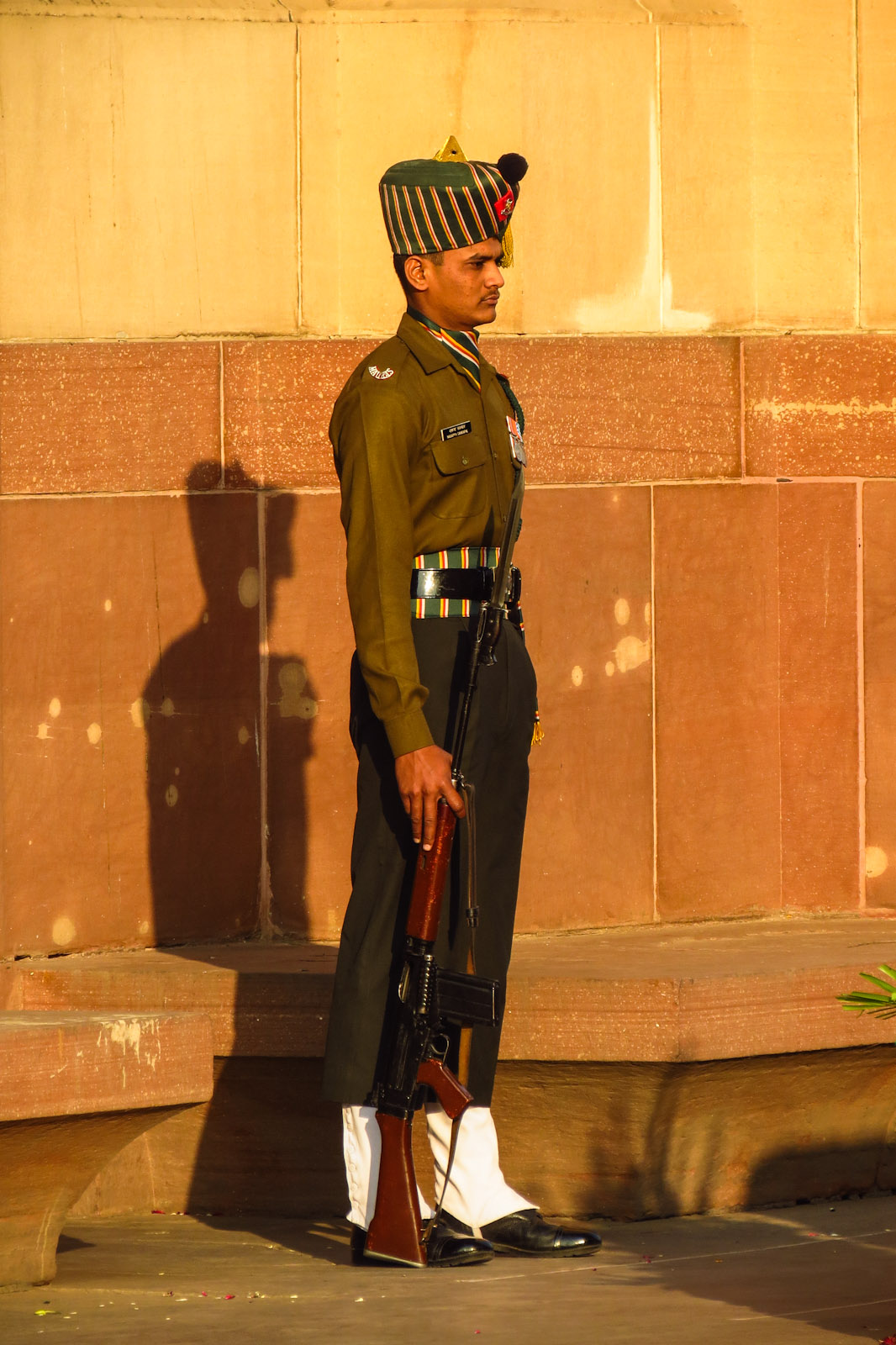 india-gate-soldier