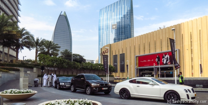 expensive-car-line-dubai-mall
