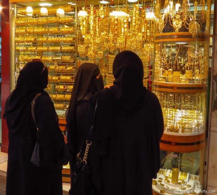 women-and-gold-souk-window