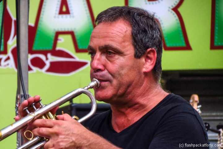 ceret-feria-trumpet-cheeks