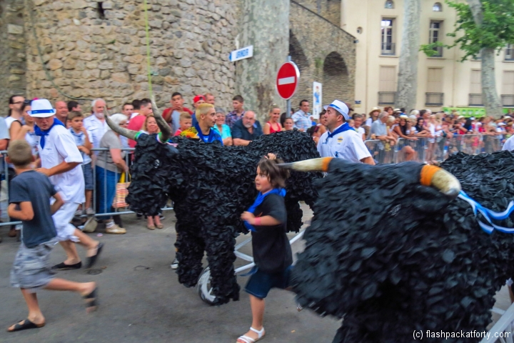 childrens-play-bull-run-ceret-feria