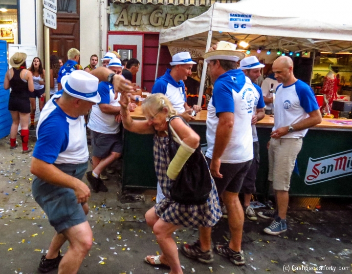old-group-dancing-ceret-feria