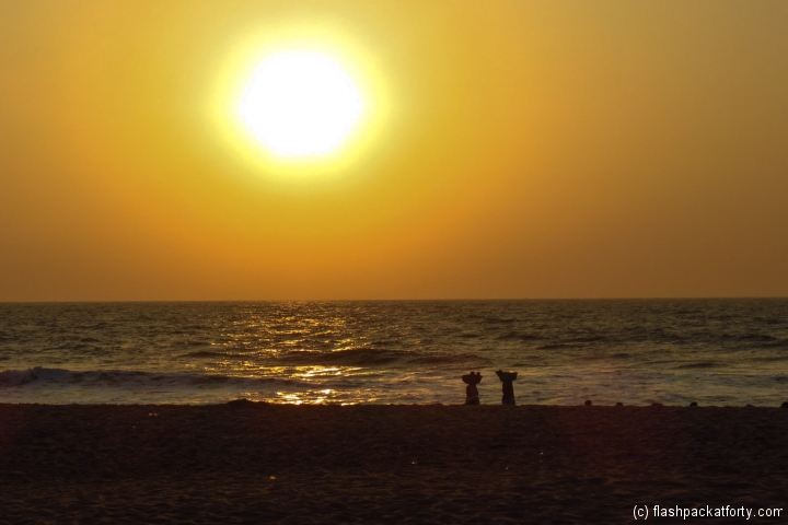goa-sunset-with-sellers-in-distance