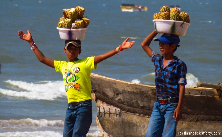 pineapple-seller-kids-goa-beach