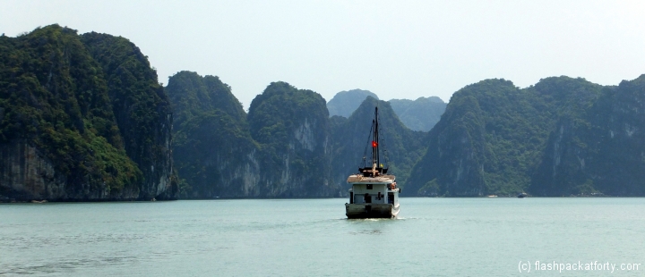 halong bay junk flag
