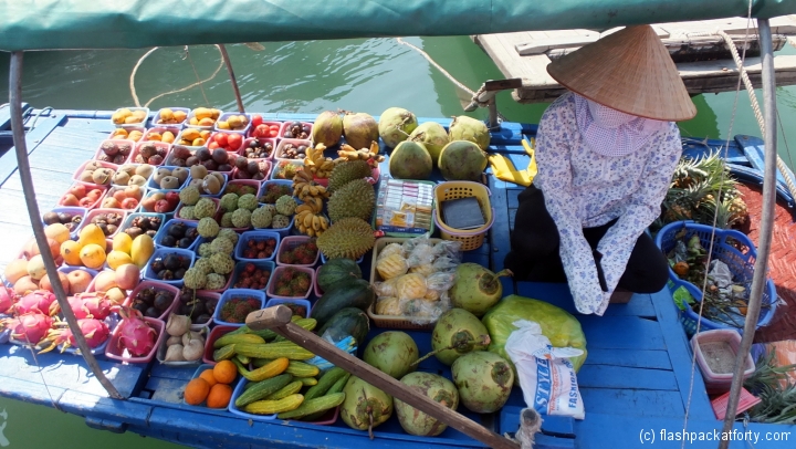 boat seller halong bay