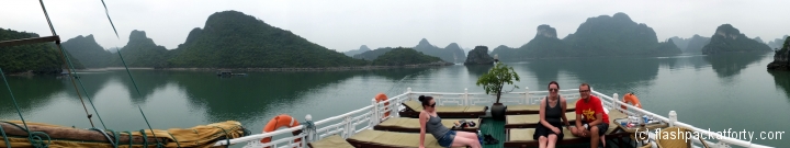 group panorama halong bay