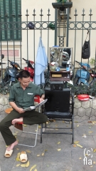 hanoi-street-barber