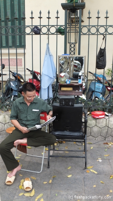 hanoi-street-barber