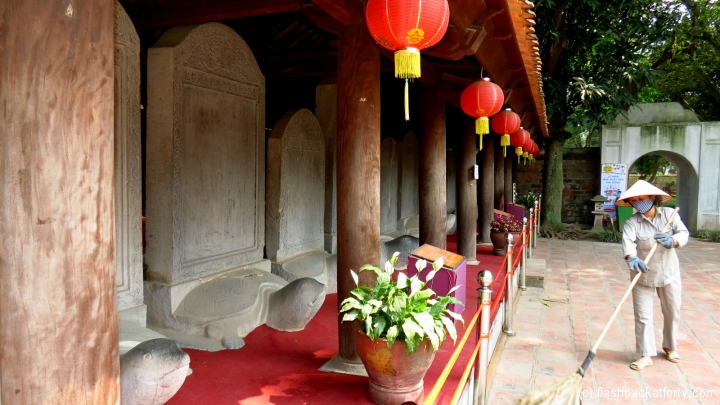 hanoi-temple-of-literature-cleaner