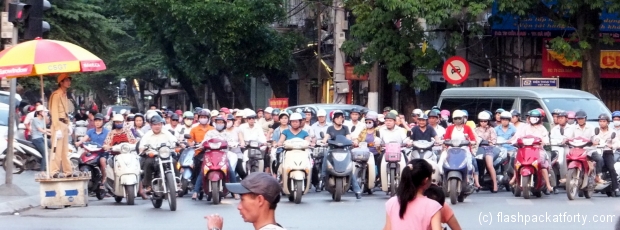 moped-crossing-hanoi_0