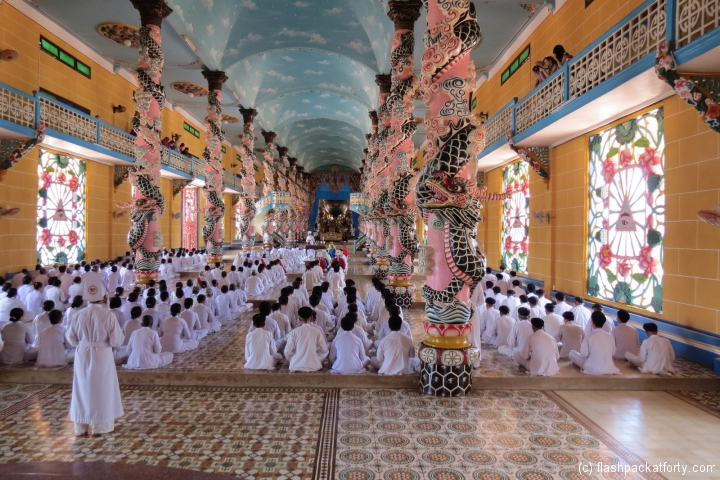 cao dai  prayer view