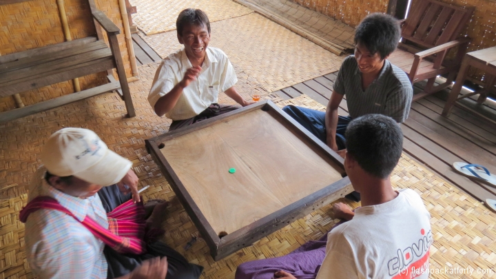 boat-guides-enjoy-board-game-inle-lake