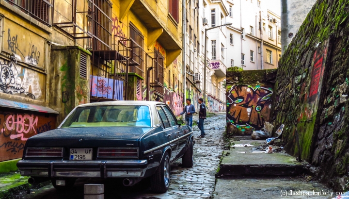 old-car-and-kids-with-graffitti-istanbul