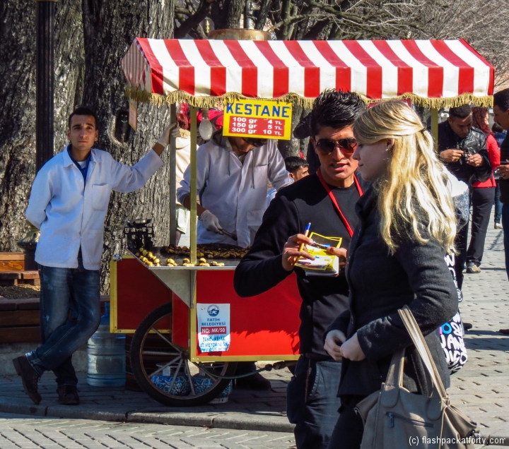 street-seller-at-sultanahmet-obelisk